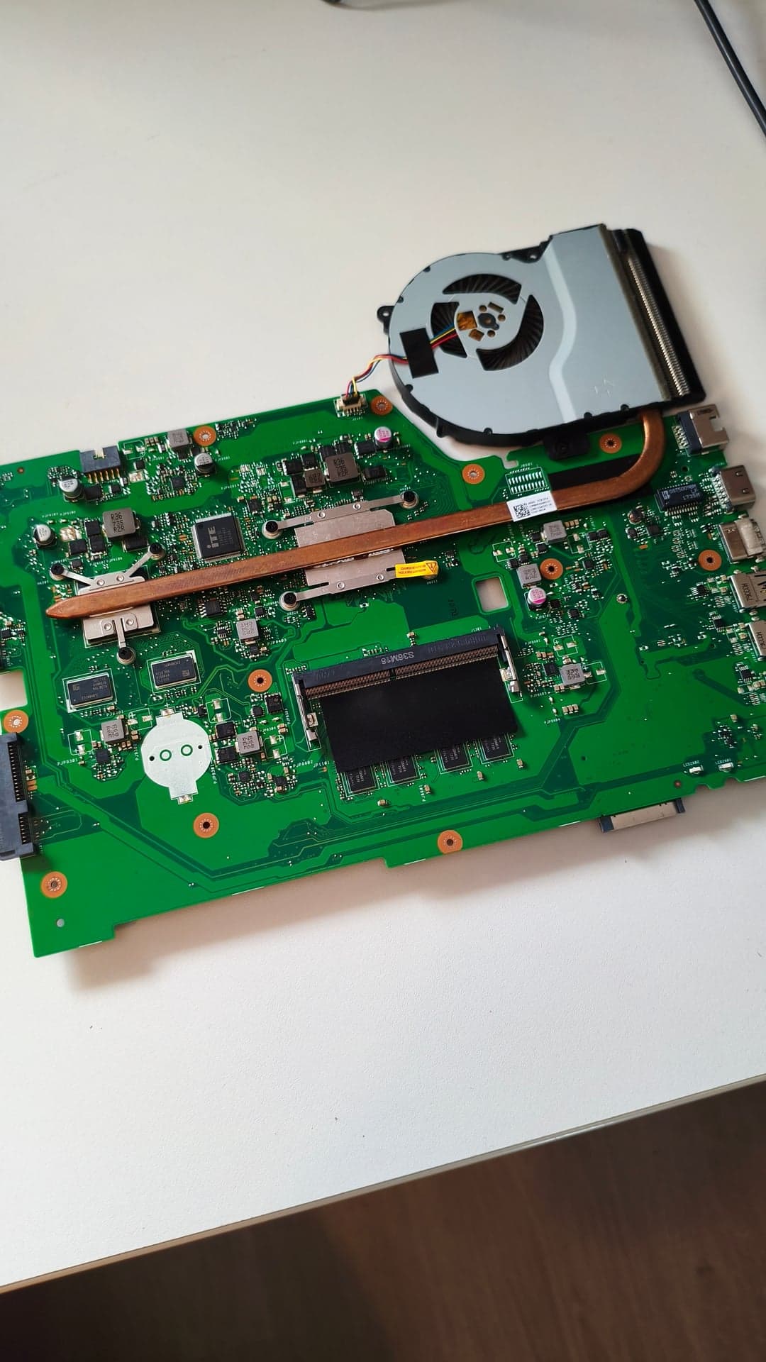 Ordinateur portable Asus K751B à Chalon-sur-Saône — photo 4