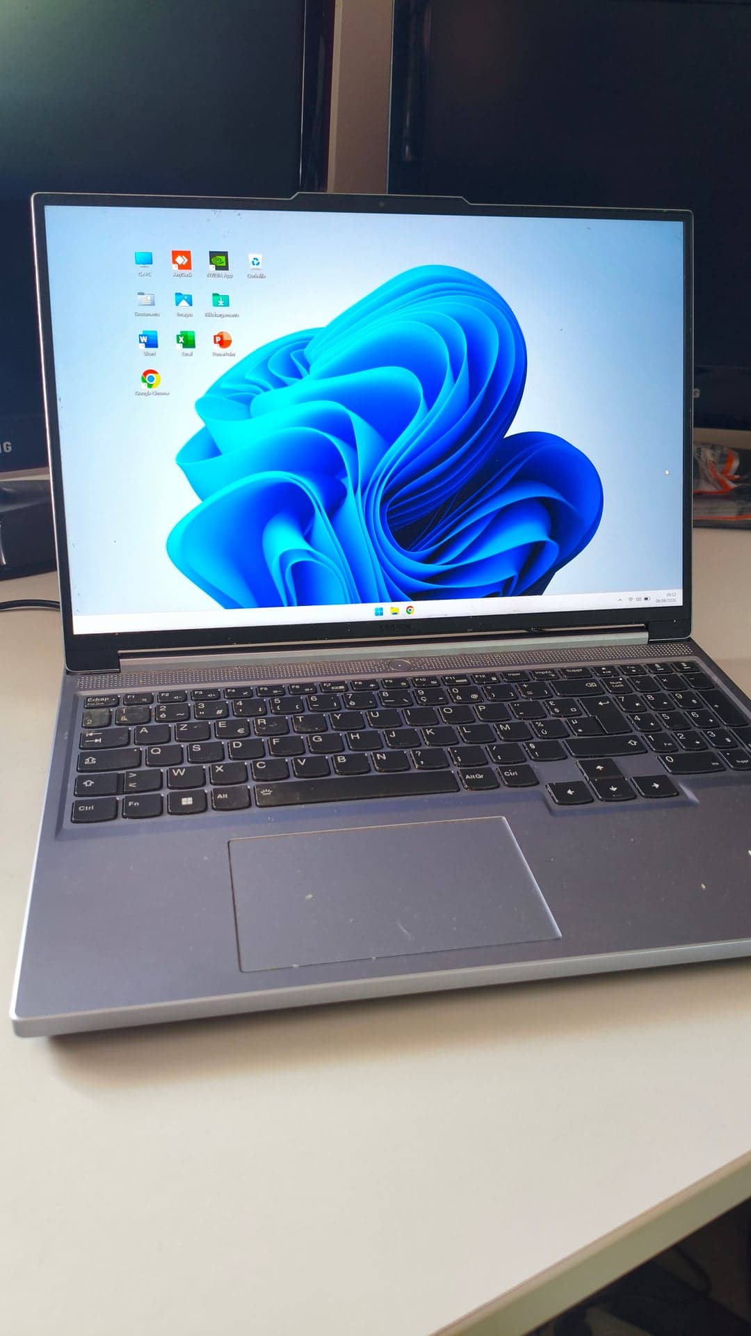 Lenovo Legion Slim 5 à Sennecey-le-Grand — photo 2